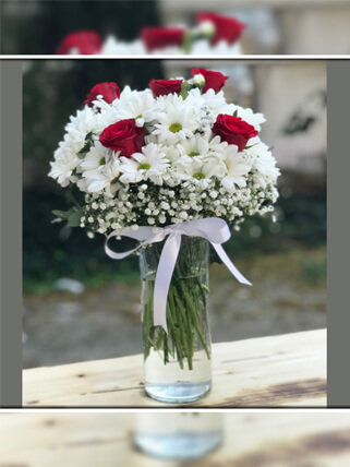 Cam Vazoda Papatya ve 5 Kırmızı Gül